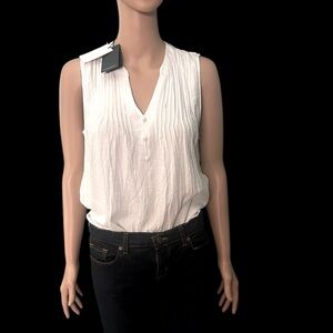 Adrianna Papell  NWO 
Sleeveless blouse xo